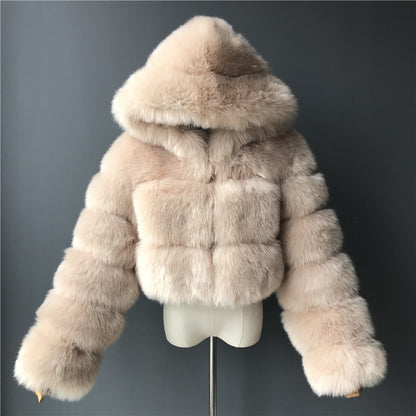 Manteau court en fausse fourrure à capuche