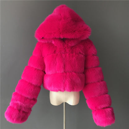 Manteau court en fausse fourrure à capuche