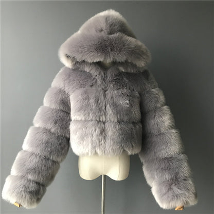 Manteau court en fausse fourrure à capuche